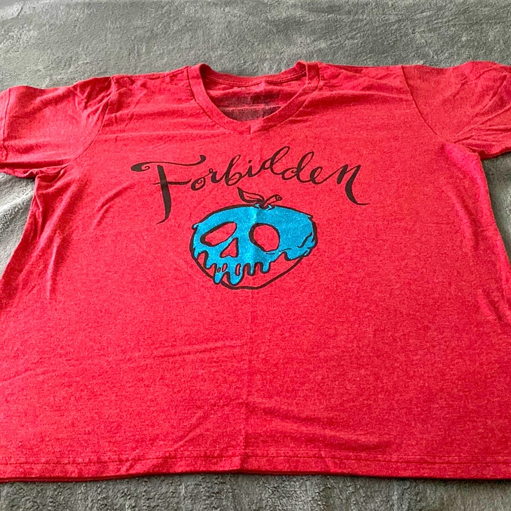 NWOT Disney “Forbidden” Poison Apple t-shirt 2XL